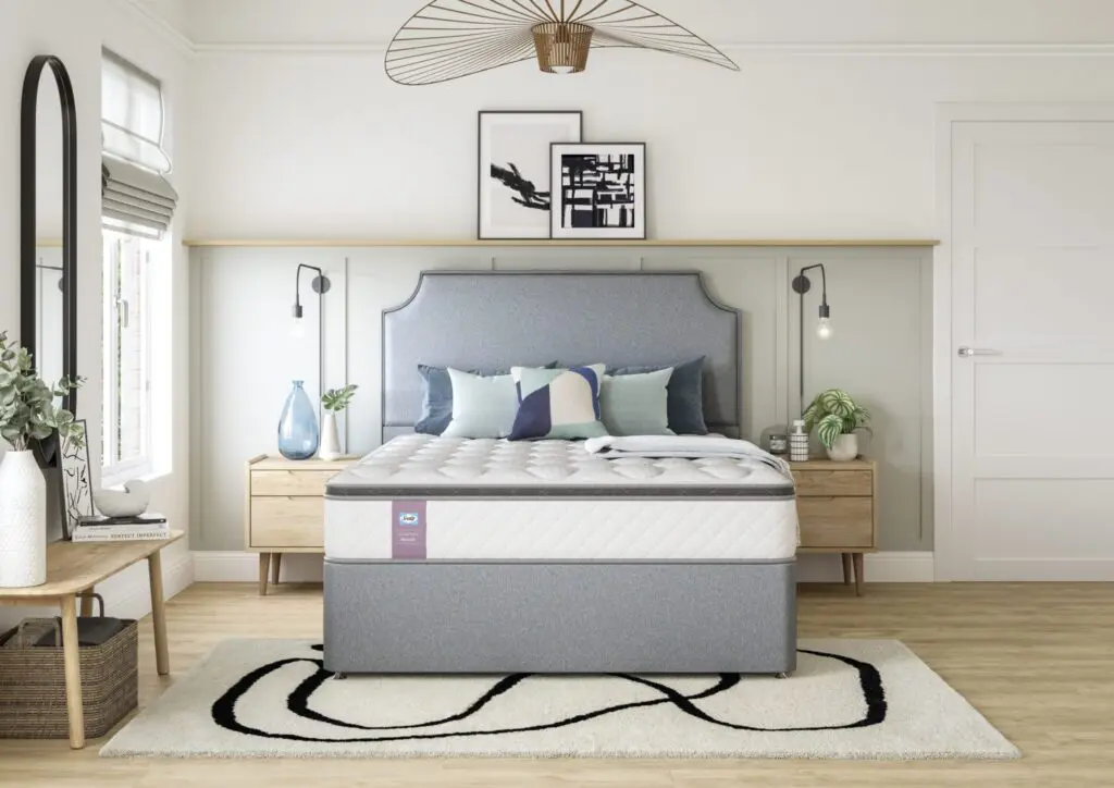 Advantage Deluxe - Hero 1 Abbey Front 2048x1448 1