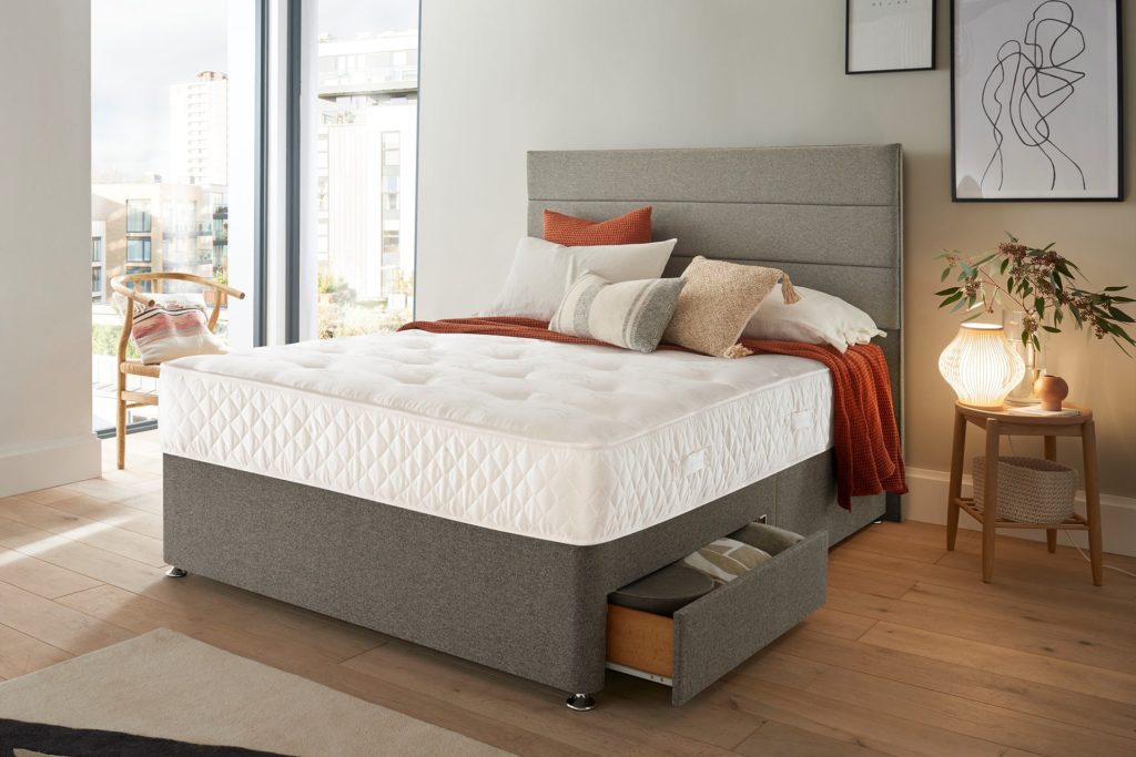Cunarder Divan 1024x683 1